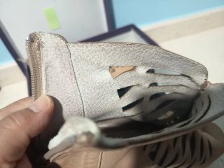 Botines de piel beige con corte