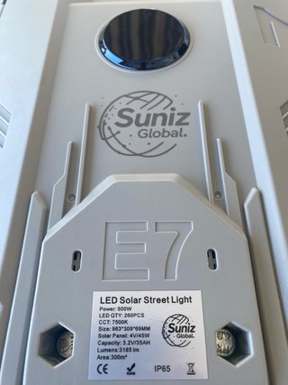 Farola solar LED modelo ONYX 500 de Suniz Global