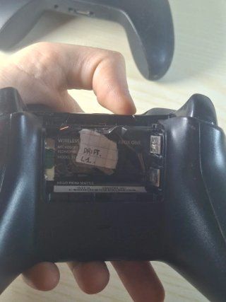 Tre controller Microsoft Xbox One. Non funzionanti