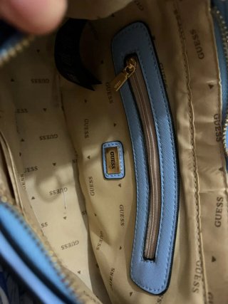 Bolso Guess azul con monedero