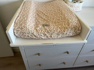 Cómoda Ikea Hemnes con cambiador