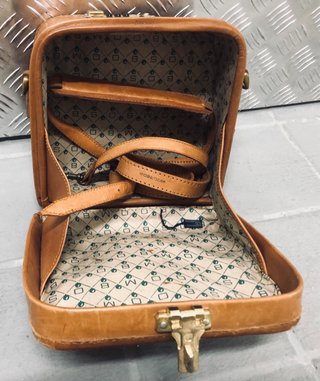 Maletín antiguo con cerradura combinada