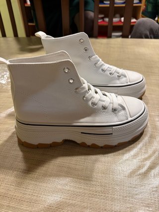 Botas blancas altas nuevas