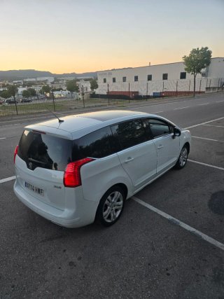 Peugeot 5008 2011