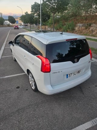 Peugeot 5008 2011