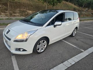 Peugeot 5008 2011