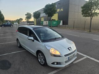 Peugeot 5008 2011