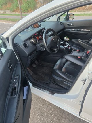 Peugeot 5008 2011