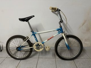 3 Bicicleta BMX (2 orbeas-california)
