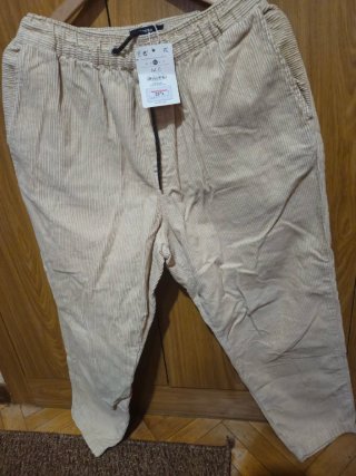 Pantalón pana Bershka beige talla M