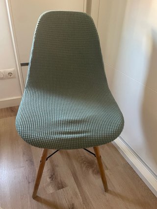 Juego de 4 sillas blancas con patas de madera