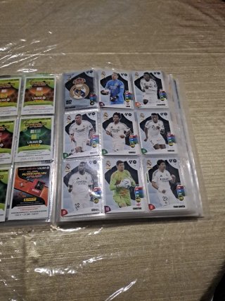 Álbum Panini Adrenalyn 2024-25 70% Lleno