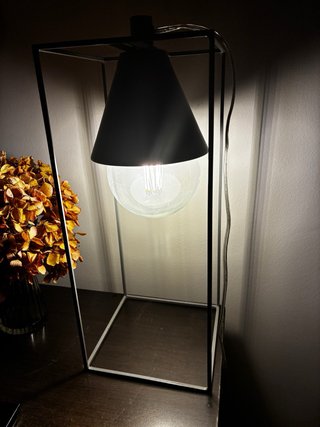 Lámpara de mesa moderna metal