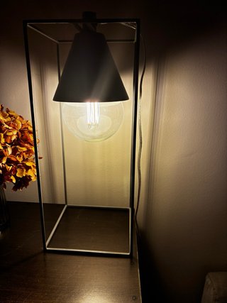 Lámpara de mesa moderna metal