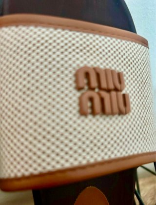 Sandali Miu Miu Beige e Marrone