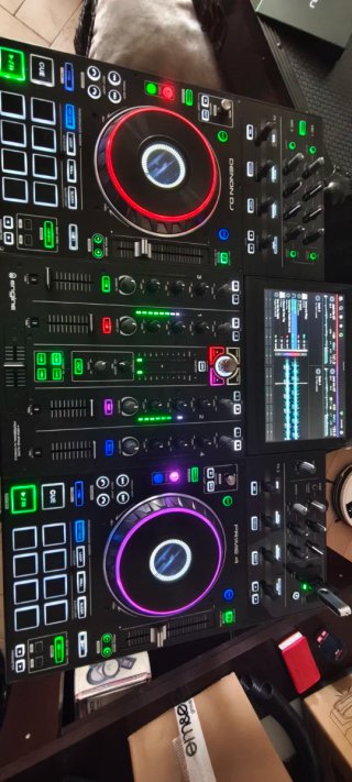 Denon DJ Prime 4 Controlador DJ con su caja,
