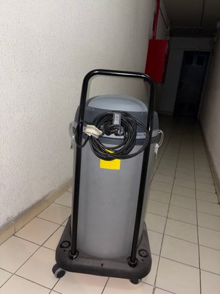 Aspiradora profesional de polvos y liquidos