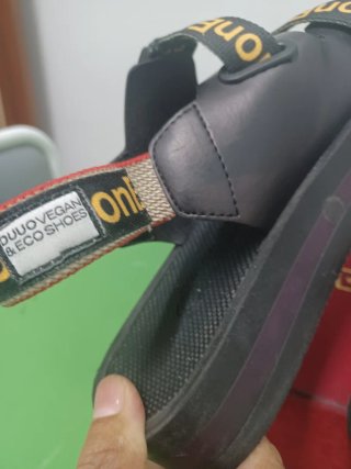 Sandalias veganas Duo negras multicolor