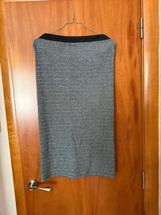 Falda tubo elástica gris y negra