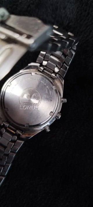 Reloj Lorus Cronógrafo 100m Negro y Plateado