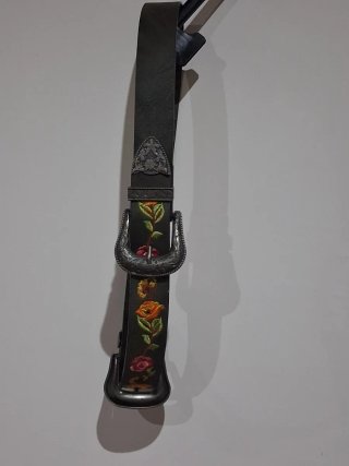 Cinturón verde bordado flores con 2 hebillas
