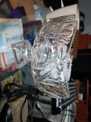 Cuenco de cristal tallado con pedestal
