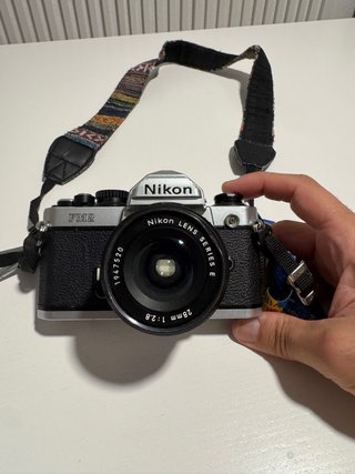 Cámara Analógica Nikon FM2 + 2 objetivos.