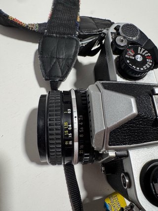 Cámara Analógica Nikon FM2 + 2 objetivos.