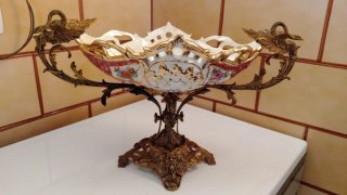 Centro de mesa antiguo con cisnes