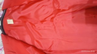 Giacca rossa con chiusura gioiello Made in Italy