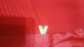 Giacca rossa con chiusura gioiello Made in Italy