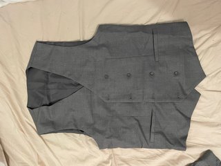 Traje completo gris chaleco hombre