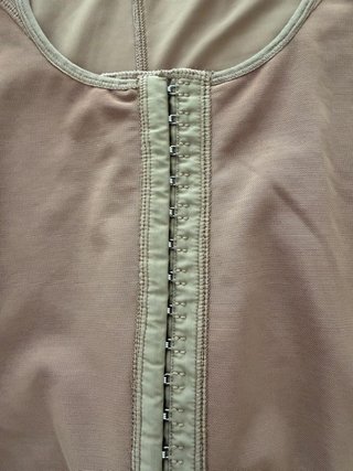 Faja Colombiana Postoperatoria Beige