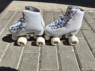 Patines 4 ruedas Oxelo talla 30. Puesto 5 min