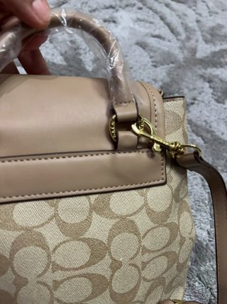 Mochila Coach Beige y Dorada
