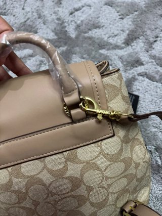 Mochila Coach Beige y Dorada