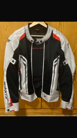 Chaqueta de moto marca SEVENTY