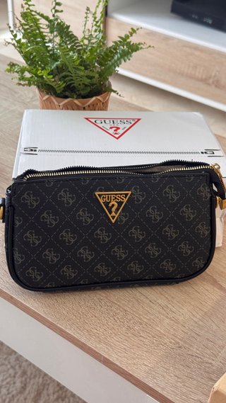 Bolso Negro y Dorado