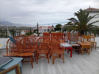 Sillas de madera y ratán (varias)