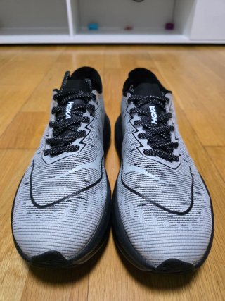 Zapatillas Hoka Negras y Grises