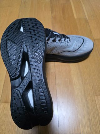 Zapatillas Hoka Negras y Grises