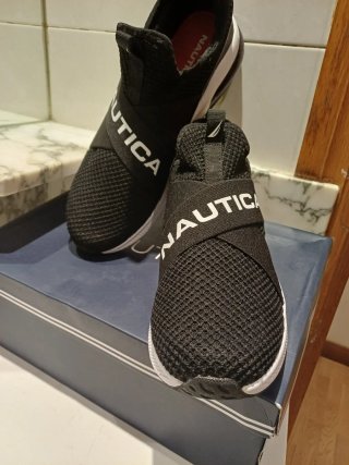 Zapatillas Nautica Negras y Blancas