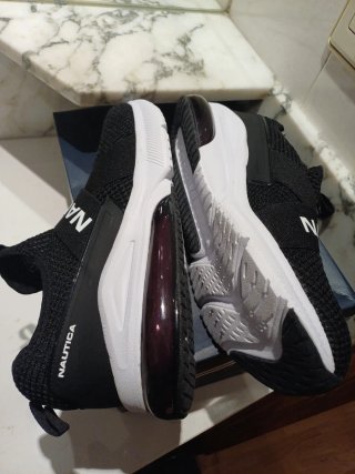 Zapatillas Nautica Negras y Blancas