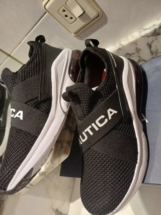 Zapatillas Nautica Negras y Blancas