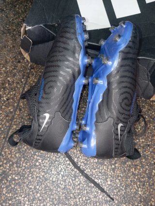 Botas de fútbol Nike Phantom Talla 33