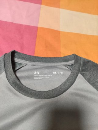 Camiseta Under Armour gris talla M