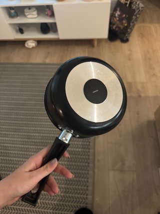 Sartén negra mediana