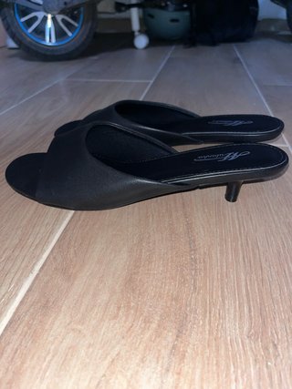 Sandalias mule tacón negras