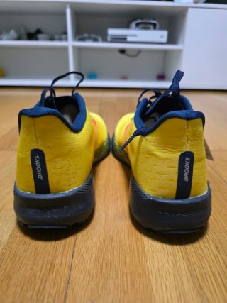 Zapatillas Brooks Amarillas y Azules