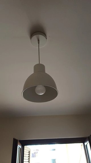 Lampadario metallo grigio e bianco